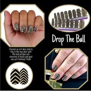 Color Street Drop The Ball Press-On Nails - Black and Gold Chevron